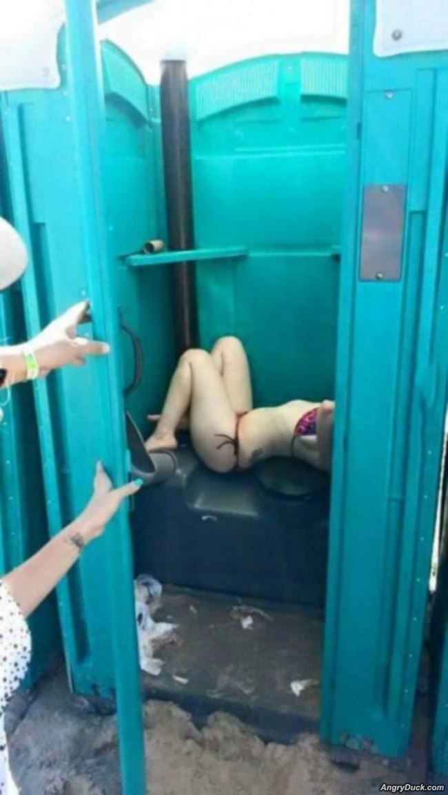 porta-potty-porn-sexy-teens-flashing-their-boobs