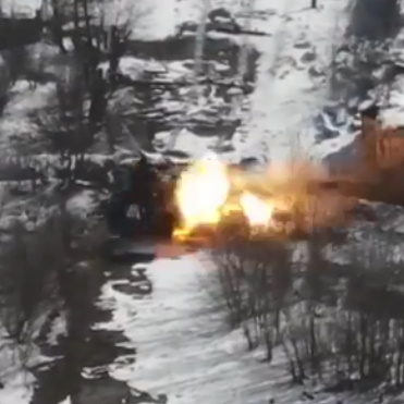Ukraine's Airborne Brigade Destroys Russian Tanks with Launchers.
