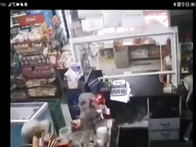 Panama City hoodlum store theft goes wrong.