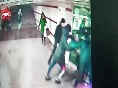 The migrants terrible beat the guy in the Moscow subway