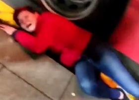 London: Drunk lady falls under the bus (2 Angles)
