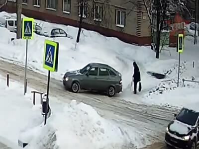 Krasnoznamensk: The driver knocked pensioner and passed him