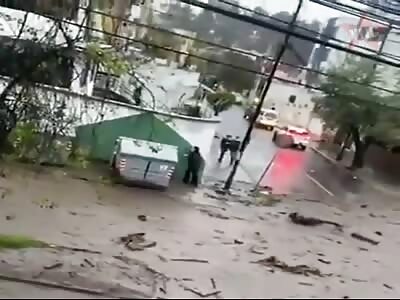 Ecuador: Rescue of people in a terrible mudslide