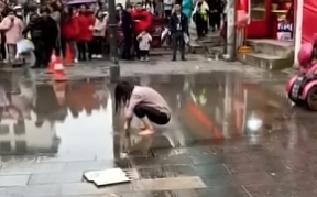 Show of a drugged woman on the street 