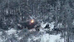 Artillery hits Ukrainian soldiers
