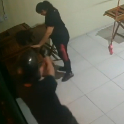  Brazil - Woman Shot in the Head at Work (Action & Aftermath) 