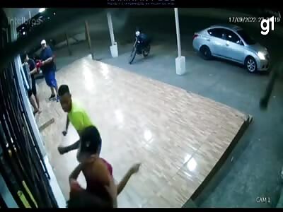 Woman Brutally Attacked by Man as Fat Bystanders Just Watch.