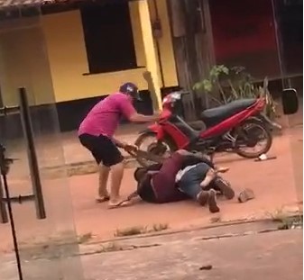 Man beaten with clubs