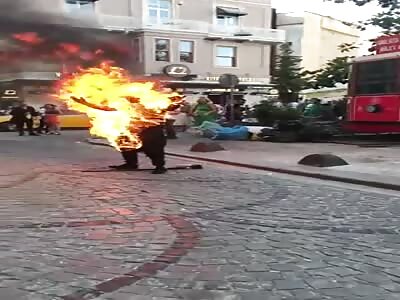 Man burn himself in Istanbul / Turkey