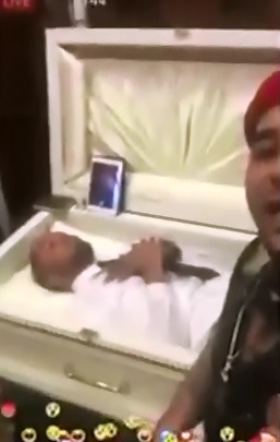 Gang Member Goes to a Rival's Funeral and Slaps the Dead Man in His Coffin
