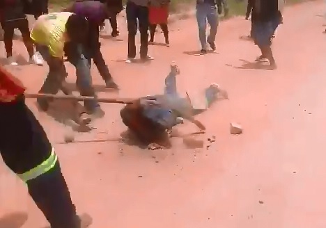 Racism in South Africa..Foreigner was Stoned to Death and here is the Footage 