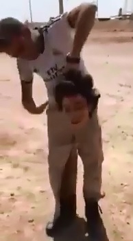 Syrian Soldiers Mutilate with the DULLEST Knife I have seen so far on any YNC video (Full video)