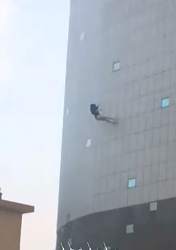 Cell Phone catches the Tail Ending of a Woman's Suicide from Tall Building