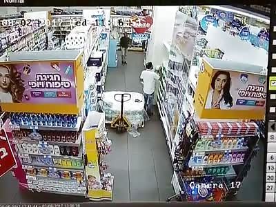 Arab terrorist stab israeli in supermarket