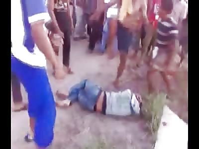 Thief Gets Some Swift and Brutal Mob Justice in the Street