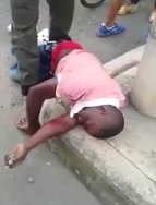 Thief Kicked in Head Convulses With Police Trying to Stop the Beating