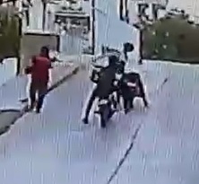 Robbery Fail... Thieves Shot by Off Duty Cop