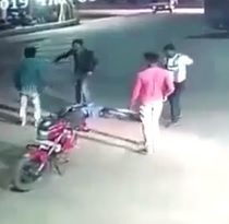 Man Beaten to Death on the Street by Rival Gang  (India)