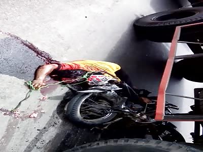 Motorcyclist dies crushed by a truck