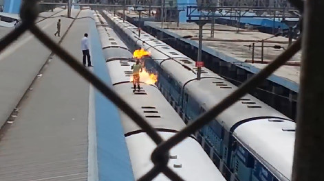 Man Receives Electric Shock in Indian Railway Train 