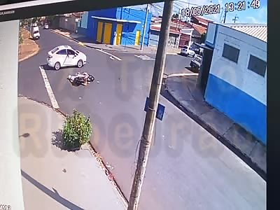 COUPLE BEING MURDERED IN THE MIDDLE OF THE AVENUE