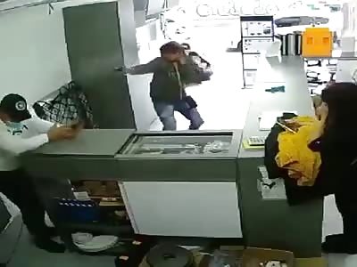 STORE ATTENDANT BEING SHOT BY SICARIO