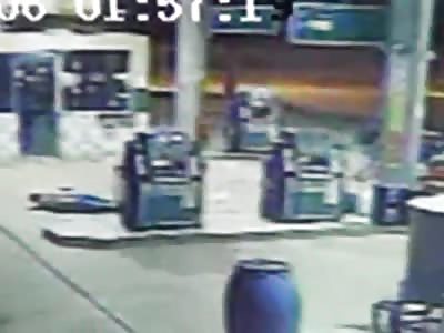 Drug Dealer Executed by Close Range Shots inside Gas Station (Different Angles)