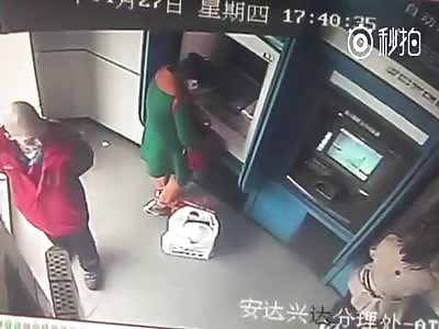 Man Cuts Woman's Ear Inside the ATM and Robbed Her