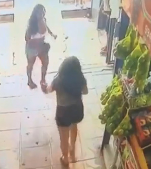Girl Starts An Argument And Gets Stabbed By Another Chick 