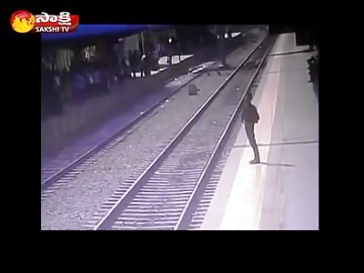 Shocking Video : Train suicide in Anantapur