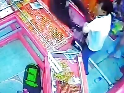 Masked couple batter shop owner and steal $35K worth of gold 