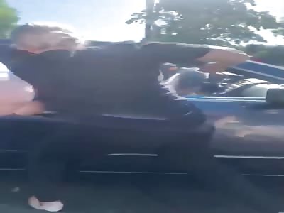 Crazy beating from angry woman in road rage 
