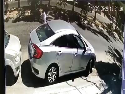 Failed robbery after stupid thieves can't pull off the handbrake 
