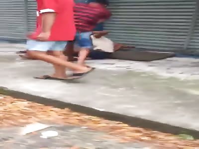 Brazilian homeless attacked for no reason by two young man 