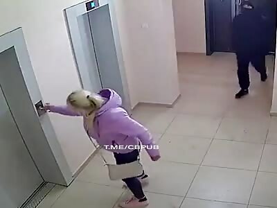 Girl Attacked and Robbed at the Elevator Door. 
