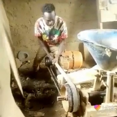 Asshole worker think that he was stronger than the machine 