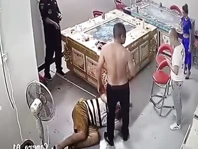 Chinese police officer savagely beating his neighbor after argument 