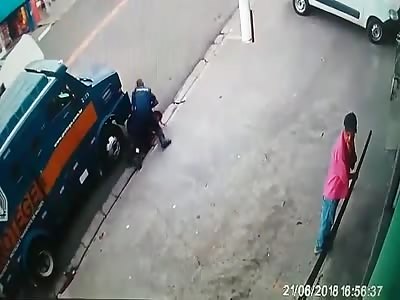 Attempt to steal in a strong car Vigilante wounded by shot   Sao Paulo Brazil