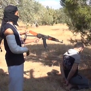  Machine Gun Execution of Kneeling Captor by ISIS