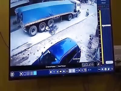 CCTV. MOTORCYCLE CRASHED BY TRUCK 
