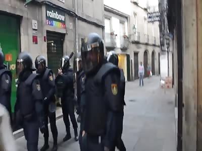 8 Anti-Riot cops vs antifa strike