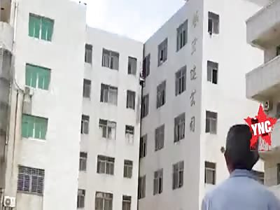 woman jumps of the 7th floor On to the air mattress in Jinjiang