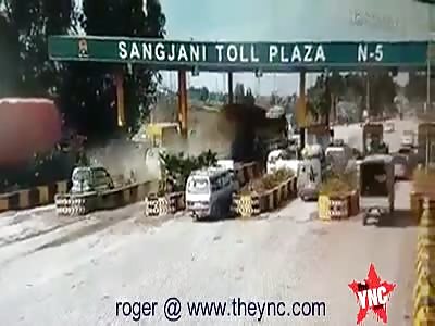 accident at Sangjani Toll Plaza in Islamabad due to break fail