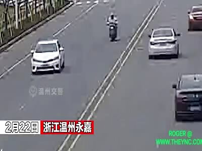 Jiang fracture his spin after a accident in Yongjia County