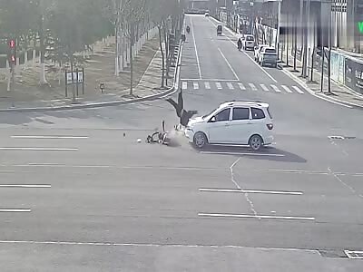 Car collied into motorcyclists in Jiangsu