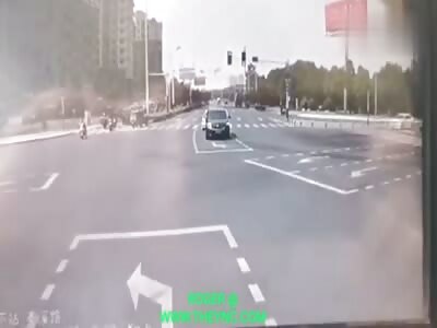 Truck crashed into a motorcyclist in Chuzhou