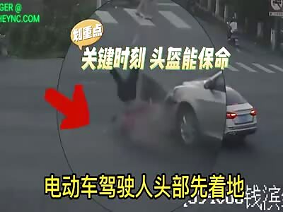 Car crashed into an electric bike in Shaoxing