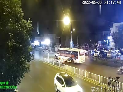 Man on his bike collided into a bus in Huaibei
