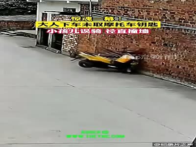 A child on a bike crashed into a wall in Sichuan