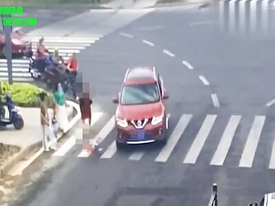 A Child was hit by a car in Zigong City